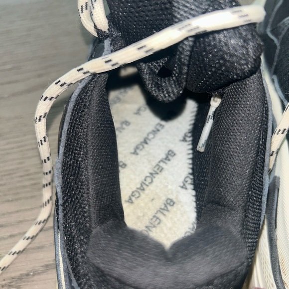 Balenciaga Sneakers barley worn want to get rid of them - SOLES REMOVED - Picture 6 of 7